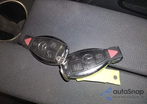 2014 Mercedes-Benz C 300 Luxury 4Matic/Sport 4Matic z USA, uszkodzony, nr VIN WDDGF8AB2EG176371